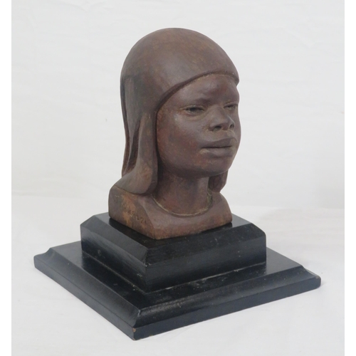 208 - African tribal art carved head of a lady, on stepped stand