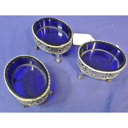 117 - Set of 3 George III London silver oval salts with decorative pierced sides, gadroon rims, 4 cast cla... 