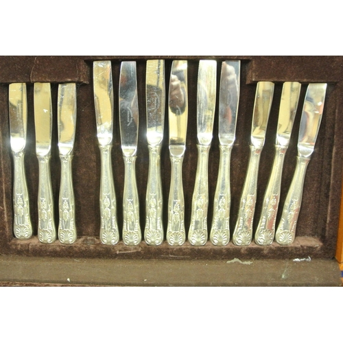 142 - Canteen of Newbridge cutlery with Kings Pattern handles