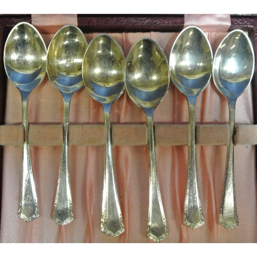 59 - Set of 6 Sheffield silver teaspoons in presentation case, dated 1918, and 7 plated cased spoons