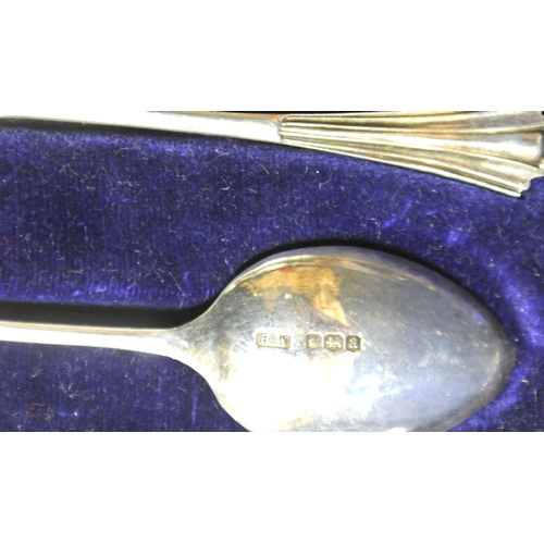 59 - Set of 6 Sheffield silver teaspoons in presentation case, dated 1918, and 7 plated cased spoons