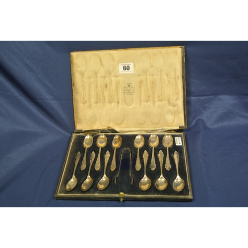 60 - 12 Sheffield silver teaspoons and tongs with shaped handles, in case W 160g