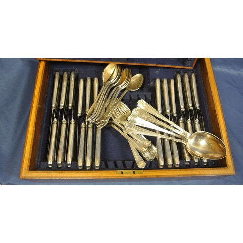 8 - Canteen of silverplated cutlery, in fitted case