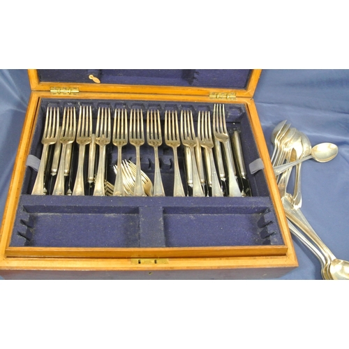 8 - Canteen of silverplated cutlery, in fitted case