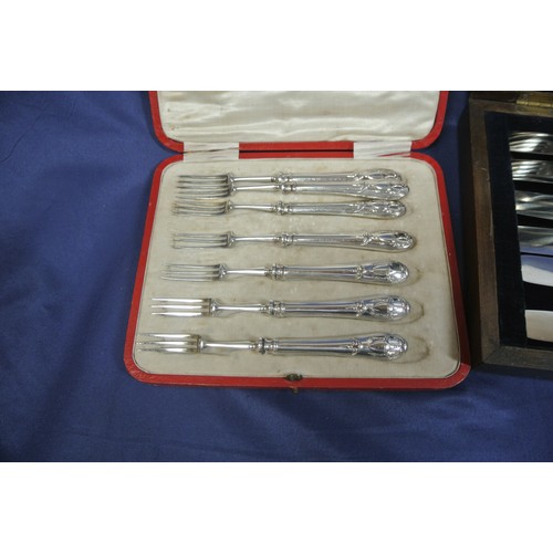 29 - Three sets of fruit cutlery, knives, in presentation cases