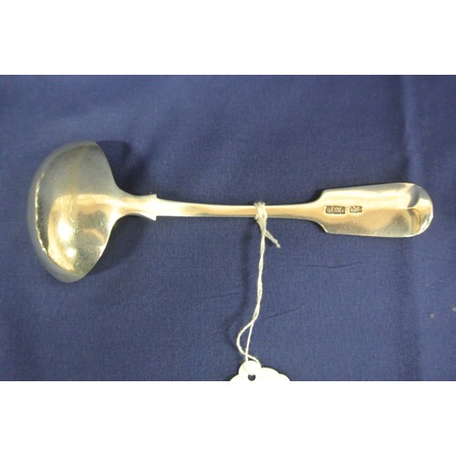 148 - Sheffield silver sauce ladle with oval bowl and fiddle pattern handle, 1901