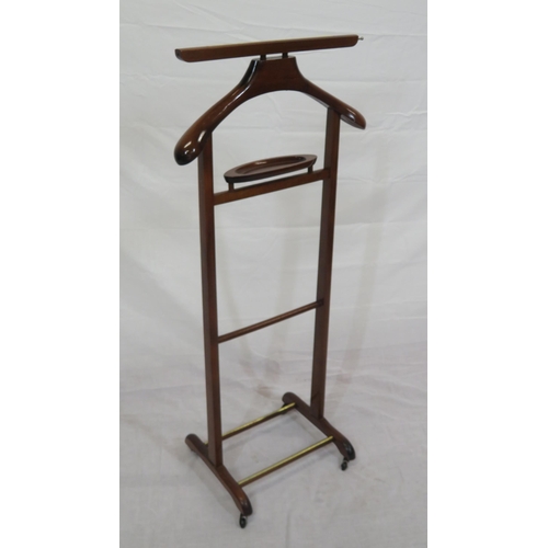 117 - Edwardian design clothes horse wit shape hanger and bracket feet