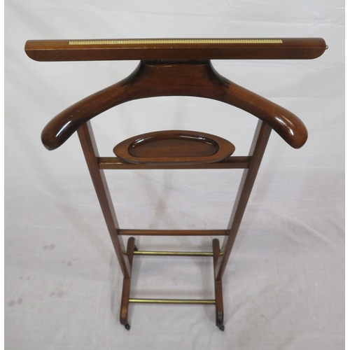 117 - Edwardian design clothes horse wit shape hanger and bracket feet