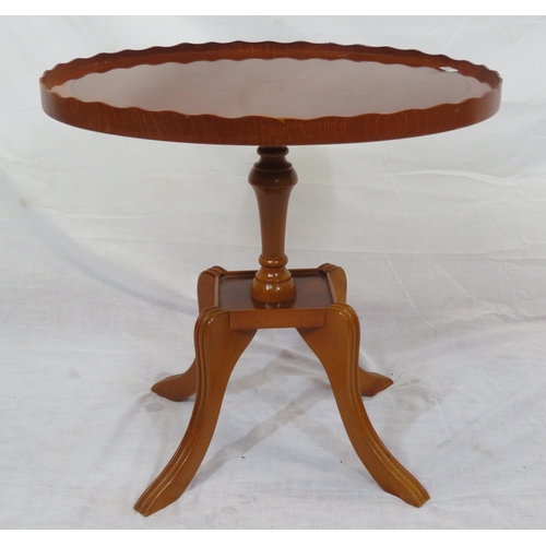 196 - Oval inlaid yew occasional table with wavy rim, turned column, on reeded shaped legs