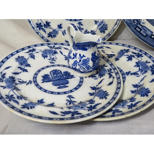 197 - Assorted lot of Willow pattern ware, platter, tureen, etc