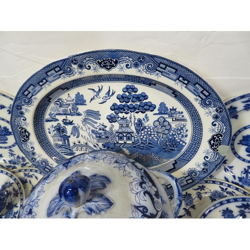 197 - Assorted lot of Willow pattern ware, platter, tureen, etc