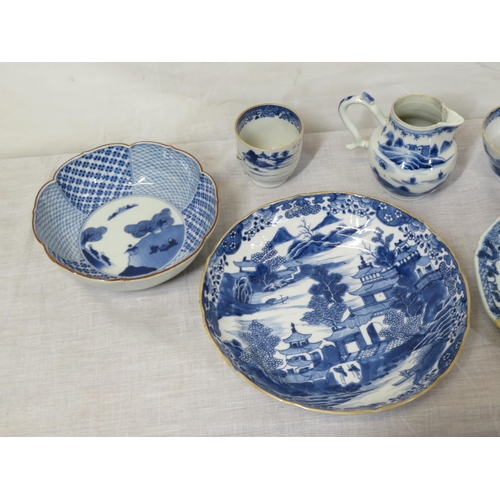 198 - Assorted lot of blue & white foliate and Willow pattern decorated ware