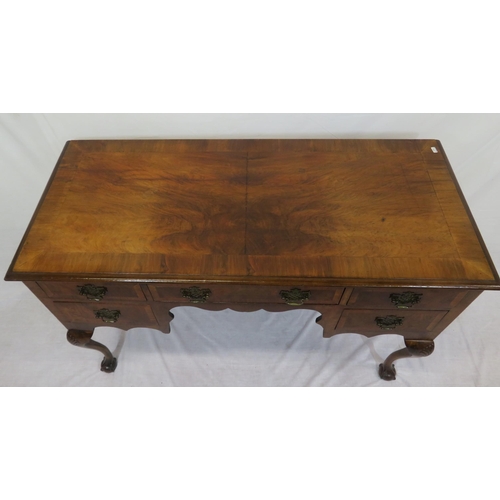 255 - Edwardian crossbanded mahogany and walnut desk or side table with 5 drawers, brass drop handles with... 