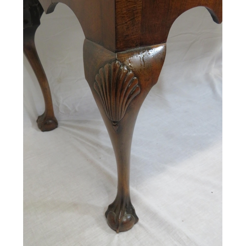 255 - Edwardian crossbanded mahogany and walnut desk or side table with 5 drawers, brass drop handles with... 