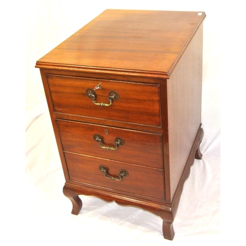 327 - Small Edwardian mahogany chest of 3 deep drawers with brass drop handles, on bracket feet