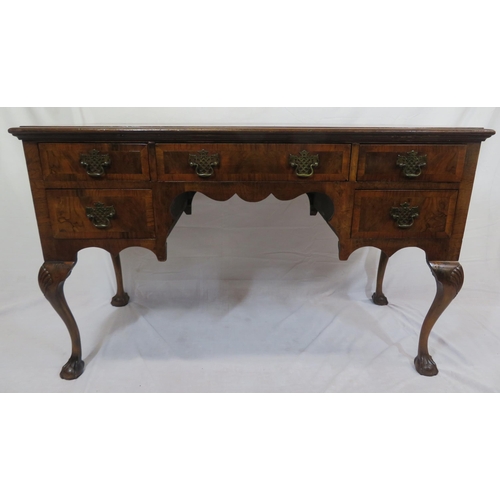 90 - Edwardian crossbanded mahogany and walnut desk or side table with 5 drawers, brass drop handles with... 