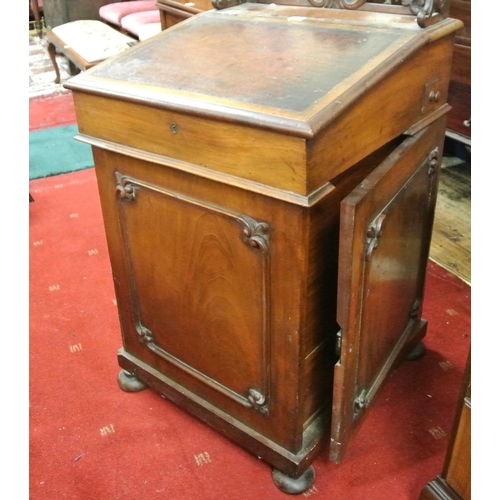 199 - Victorian mahogany davenport with scroll pierced gallery, leather inset, interior with drawers, side... 