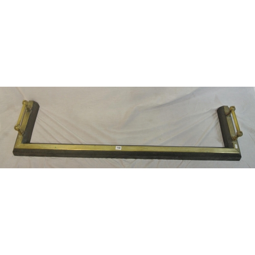 148 - Edwardian brass & metal fire fender with reeded rails