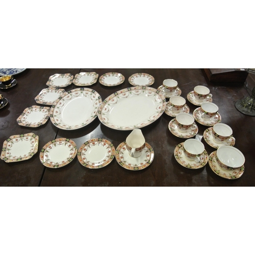 87 - 30 piece Arklow porcelain dinner service with foliate decoration