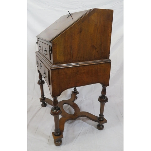 166 - Victorian oval mahogany occasional or coffee table with cabriole legs