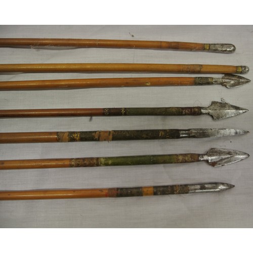 295 - Bow with arrows and round quiver