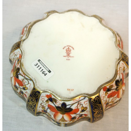 264 - Ornate Royal Crown Derby bowl with serpentine shaped panelled sides, ornate gilt & foliate decoratio... 