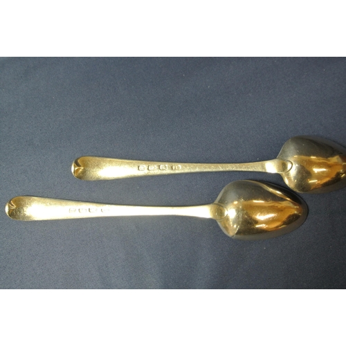 104 - Pair of Irish silver teaspoons with crested handles by John Bolland, Dublin 1800, 55g, 17cm