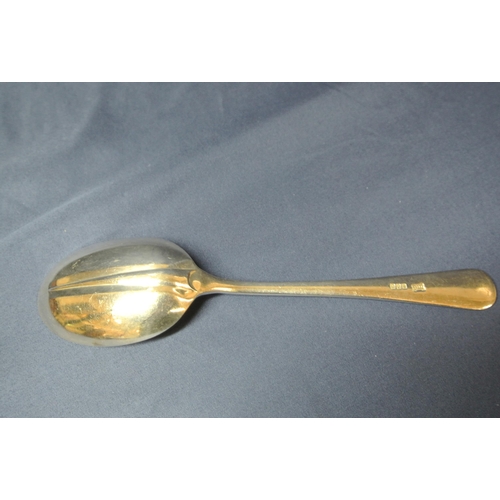 105 - Irish Provincial silver rat-tail tablespoon with oval bowl, by William Egan &  Sons, Cork 1984, 84g,... 