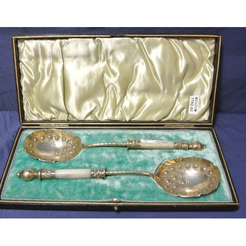 18 - Pair of continental silverplated berry spoons with Mother of Pearl handles, oval decorated bowls, in... 