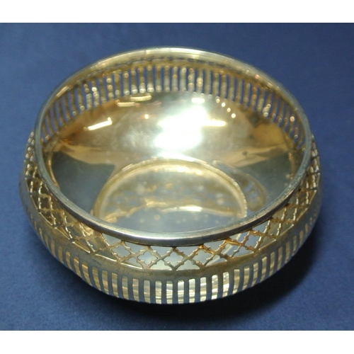 78 - Birmingham silver dressing table bowl with pierced decoration, on round base, 78g, 10cm diam