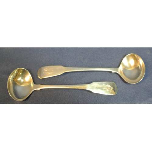 92 - Pair of Irish Victorian silver salt spoons with crested fiddle pattern handles and oval bowls, Dubli... 