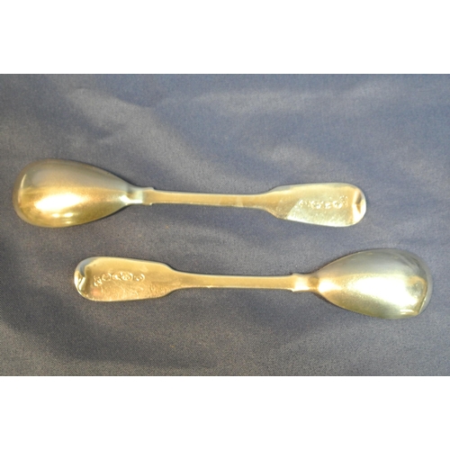 94 - Pair of Irish silver mustard or egg spoons with fiddle pattern crested handles and oval bowls, by Ch... 