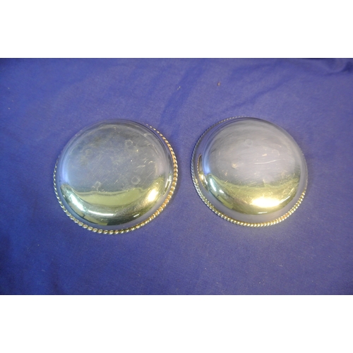 123 - Pair of Irish silver round pin trays with gadroon rims, by William Egan & Sons Ltd, Cork 1983, 85g, ... 