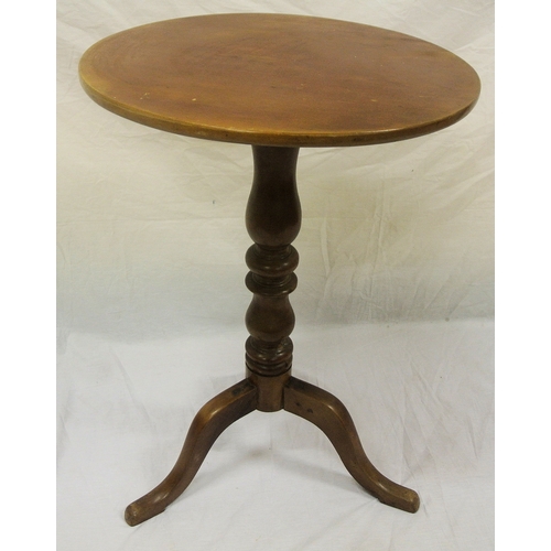 369 - Victorian round occasional or lamp table with turned shaped column, on hipped tripod with pad feet