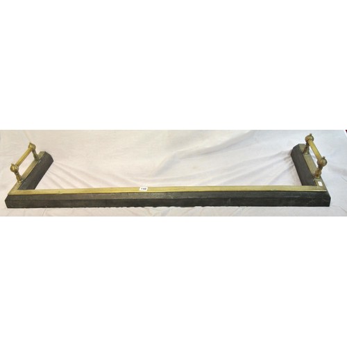 421 - Edwardian brass & metal fire fender with reeded rails