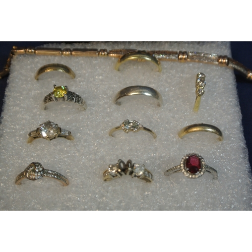 177 - Assorted lot of Jewellery, rings, chains etc