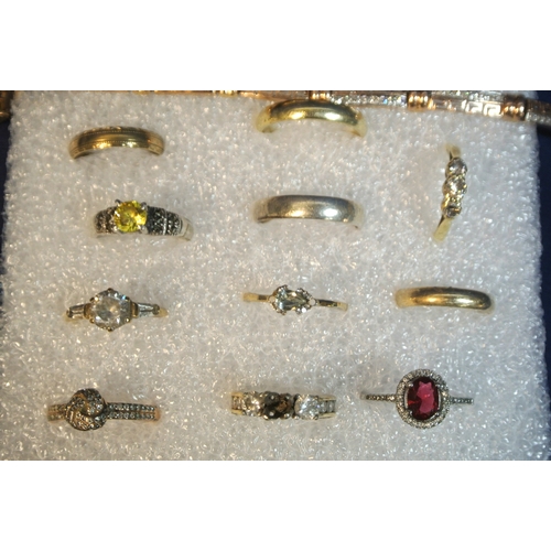 177 - Assorted lot of Jewellery, rings, chains etc