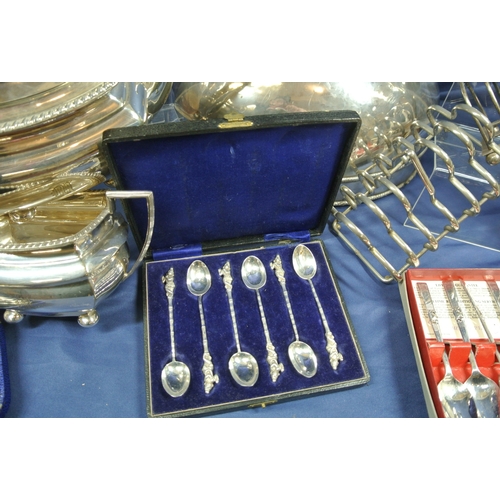 2 - Lot of silverplated items in box