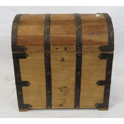 279 - Vintage timber wine box with sectioned interior & handles