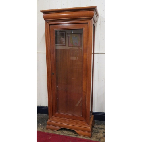 320 - Walnut cased display cabinet with glazed doors & shelving, on bracket feet