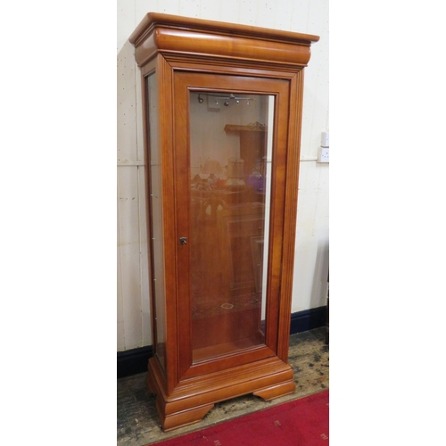 320 - Walnut cased display cabinet with glazed doors & shelving, on bracket feet