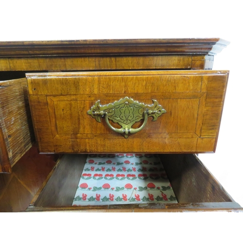 395 - Georgian mahogany kneehole desk with 9 drawers with brass drop handles & back plates, central press,... 