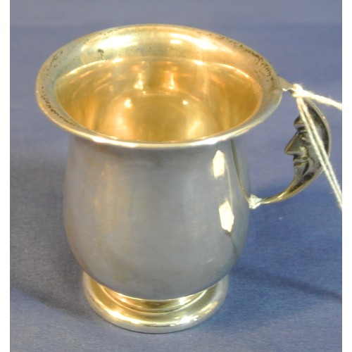 30 - Small Birmingham silver baluster shaped cup with figured handle, on round base, 91g, 7.5cm