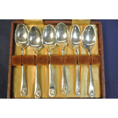 42 - Set of 6 Sheffield silver spoons with shell decorated handles, in presentation case