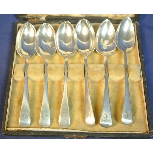 47 - Set of 6 Georgian silver coffee spoons with crested handles, in presentation case