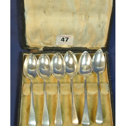 47 - Set of 6 Georgian silver coffee spoons with crested handles, in presentation case