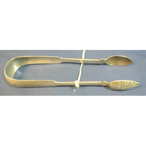 81 - Scottish silver sugar or ice-cube tongs with shell grips, by Wm Russell, Glasgow 1835, 46g, 15cm