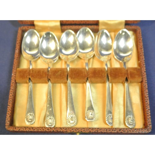 42 - Set of 6 Sheffield silver spoons with shell decorated handles, in presentation case