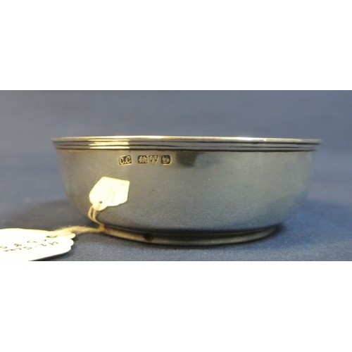 57 - Chester silver small bowl with reeded rim, inscribed 'Margaritta 5th & 21st March 1925' 49g 8.5cm di... 