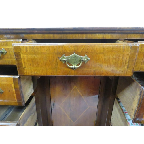 395 - Georgian mahogany kneehole desk with 9 drawers with brass drop handles & back plates, central press,... 